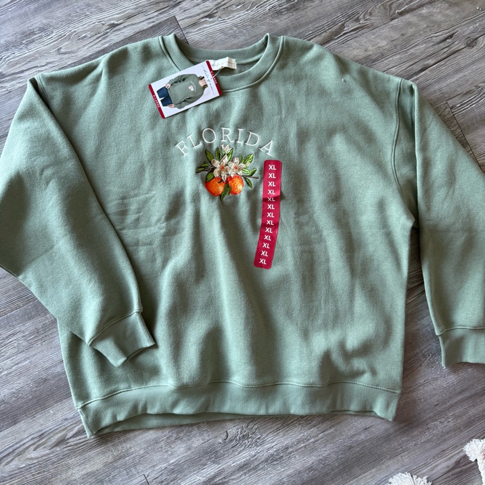 Woman green sweatshirt.